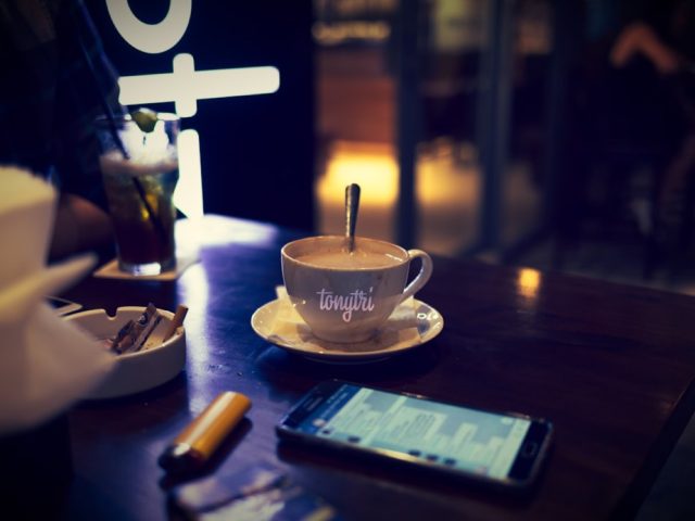 Effets de la caféine sur la prise de décision aux paris sportifs