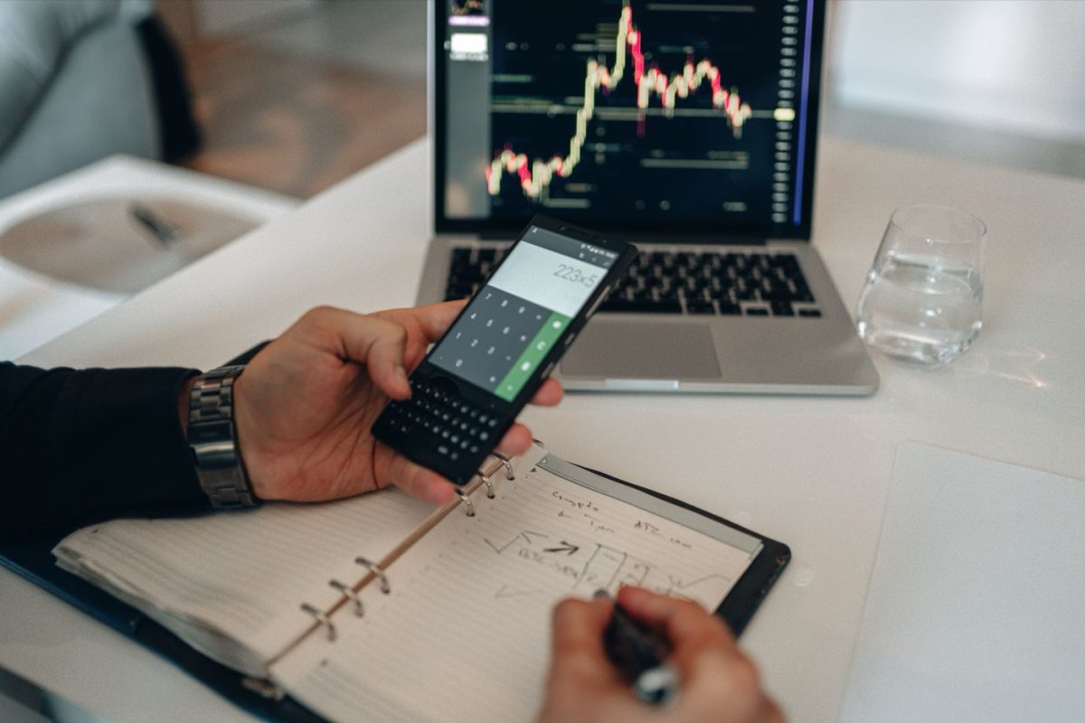 Comparatif des méthodes de suivi de bankroll pour pronostiqueurs